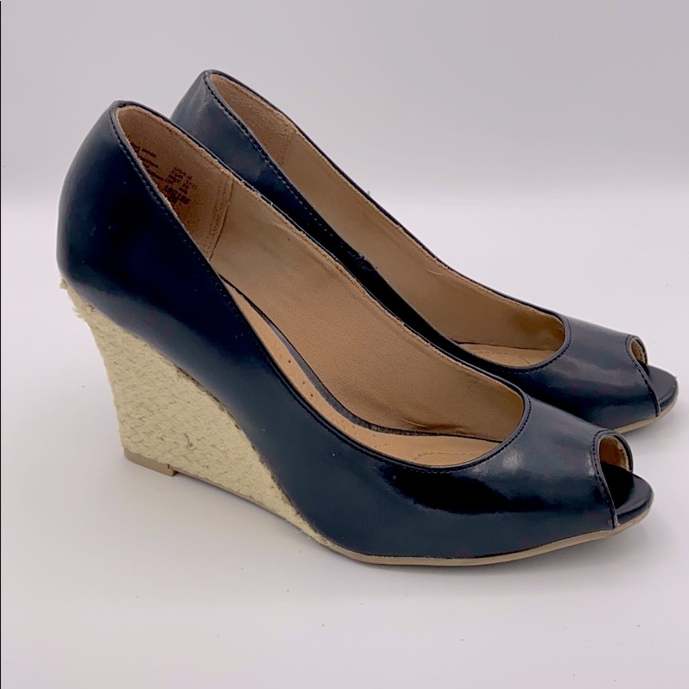 Black Wedges